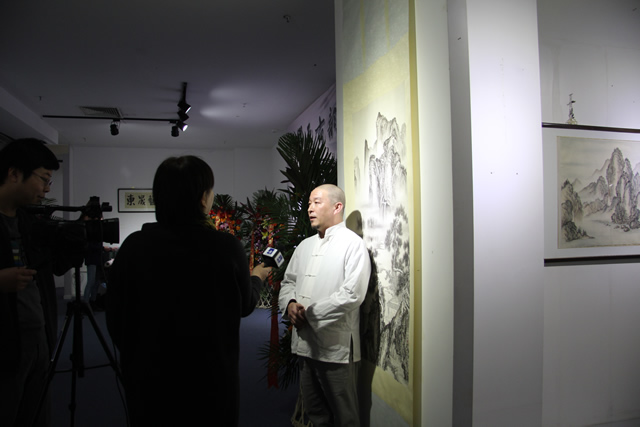 ���Ľ���ʦ��չ�Ͻ���ý��ɷ�